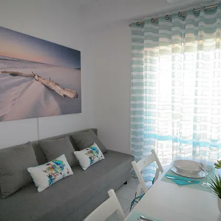 Cozy Front Beach Ii 아파트 *