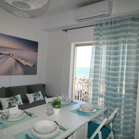 Cozy Front Beach Ii 아파트 *